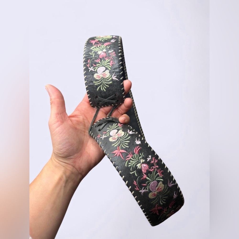 Express Floral Embroidered Black Belt - Picture 5 of 7